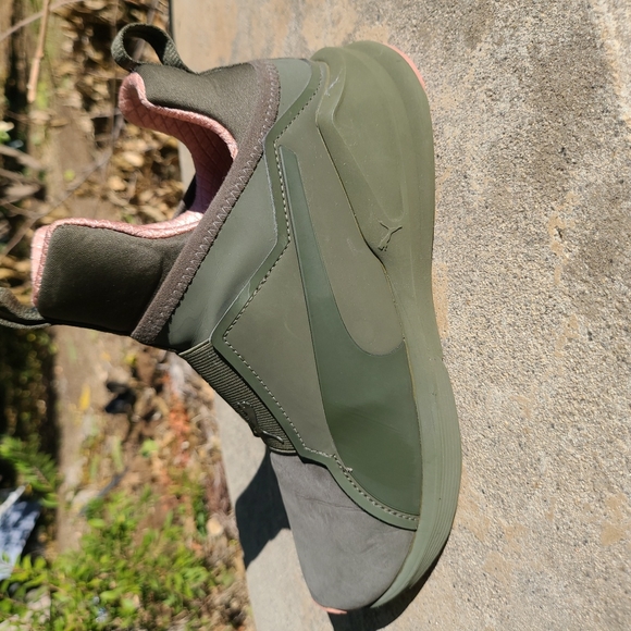 Puma Fierce in Olive/Pink 6.5 - Picture 3 of 10